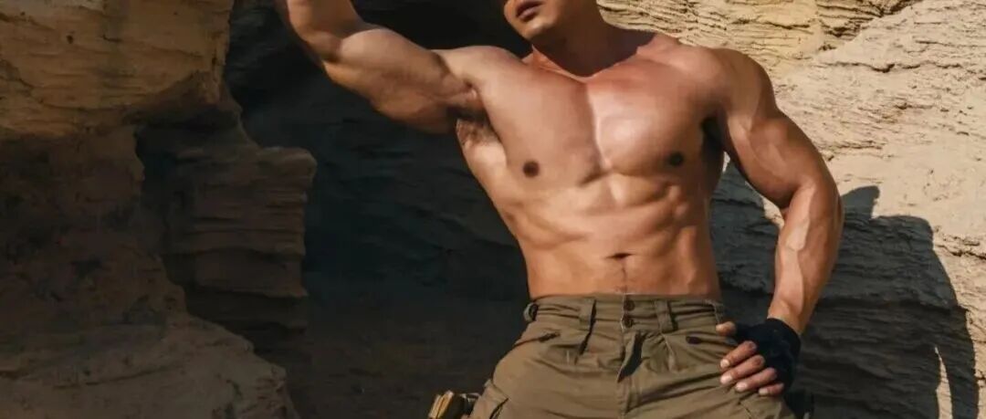 刘姥姥又认识新的帅哥了，白袜肌肉真是太可口了！