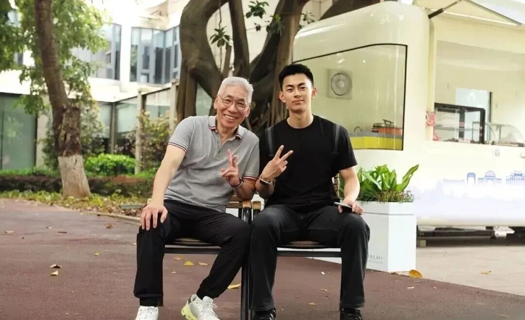 “刘姥姥”厦门又认识新的宝藏帅哥：185CM 大长腿，满脸单纯！