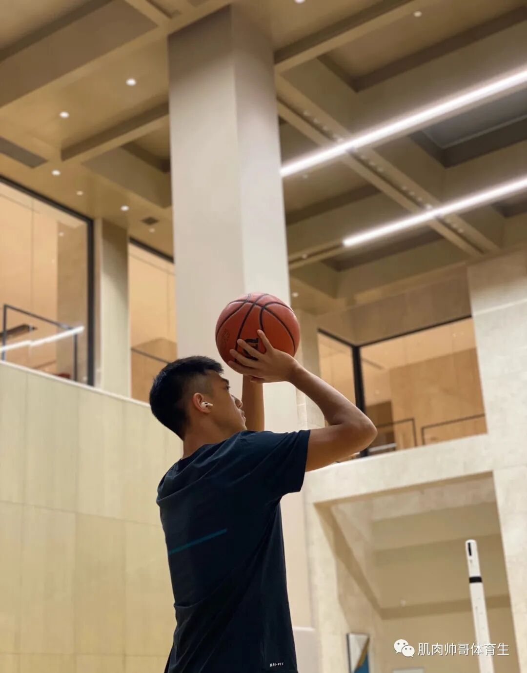 身高一米八八的山东小爷们，够爽朗够帅