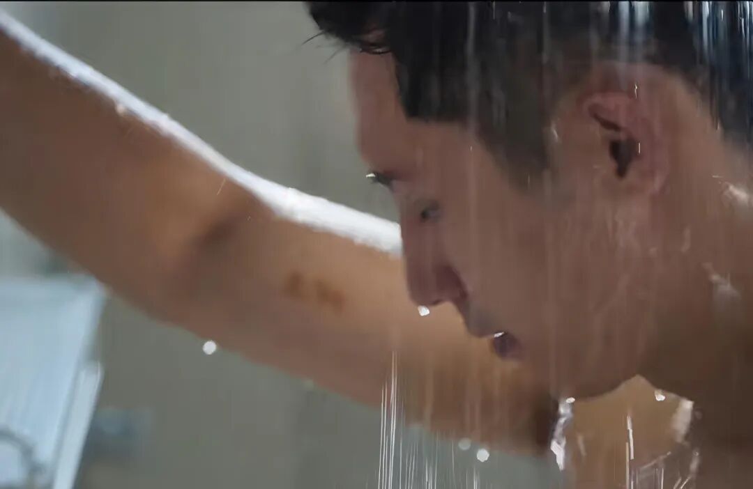 黄景瑜视频出镜大长腿穿西裤挡卡啦，？太宠粉谁受得了~