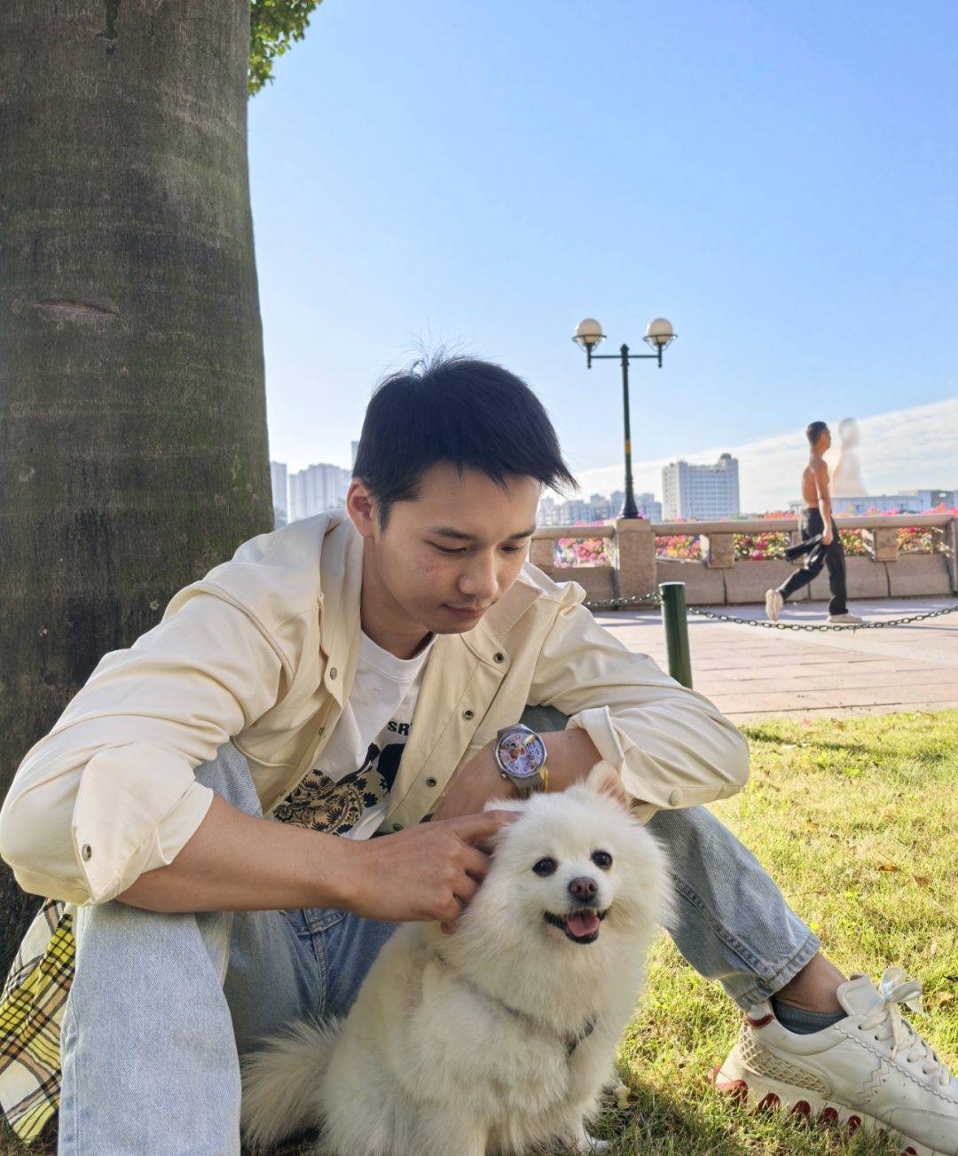 陈艾森跳出泳池挺拔出片？太懂镜头了跃入封面男神！