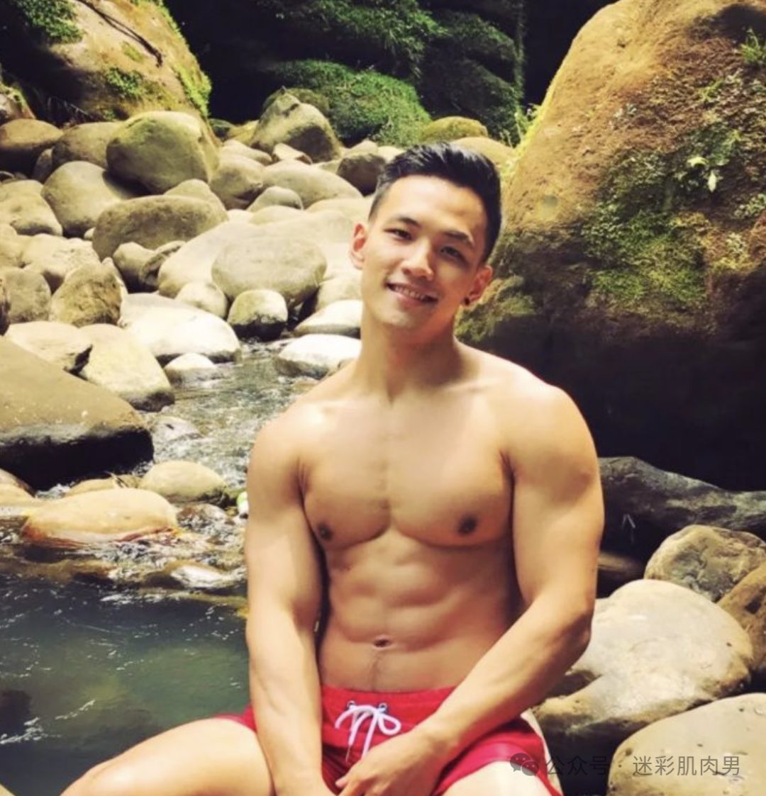 杜蕾斯的新男模黄欣元火啦？视频一览无余网友们都尖叫了！