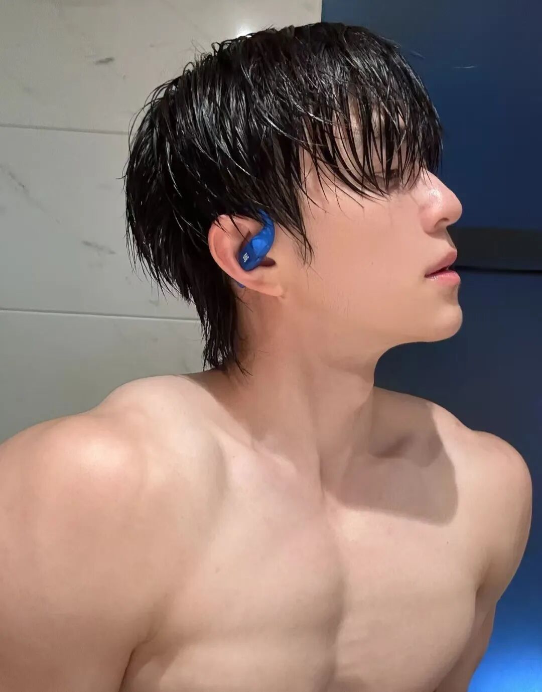 推特爆火的 189 极品狼狗腰肌肉男大，打桩超持久，男粉们吃的也太好了....