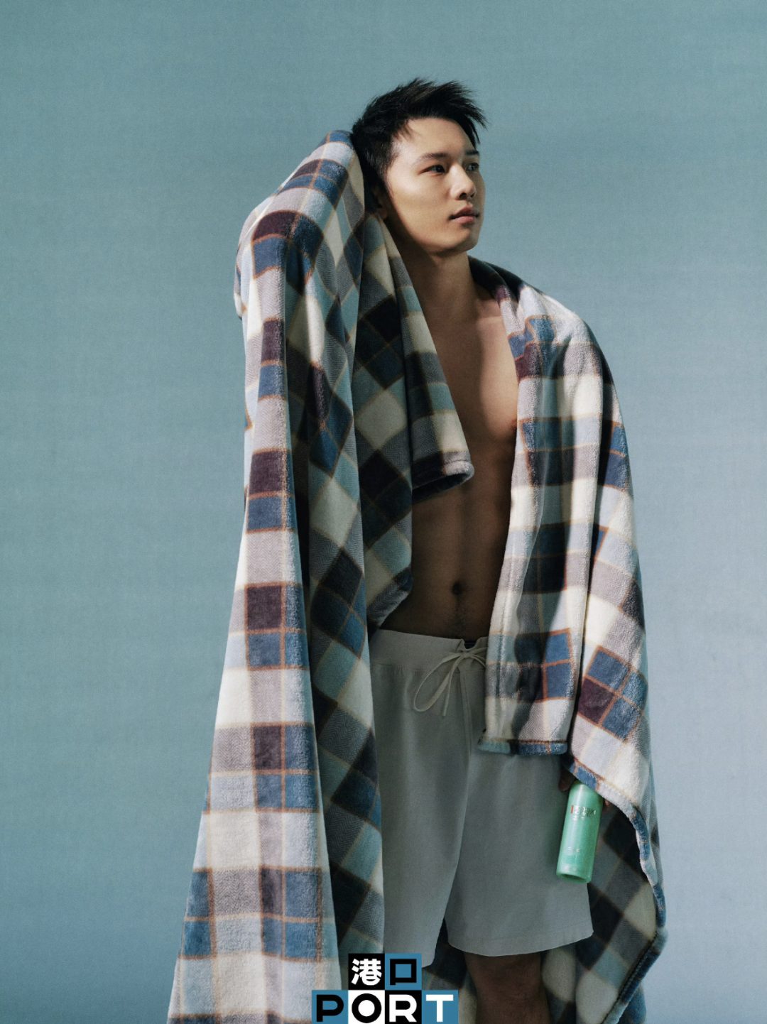 陈艾森跳出泳池挺拔出片？太懂镜头了跃入封面男神！