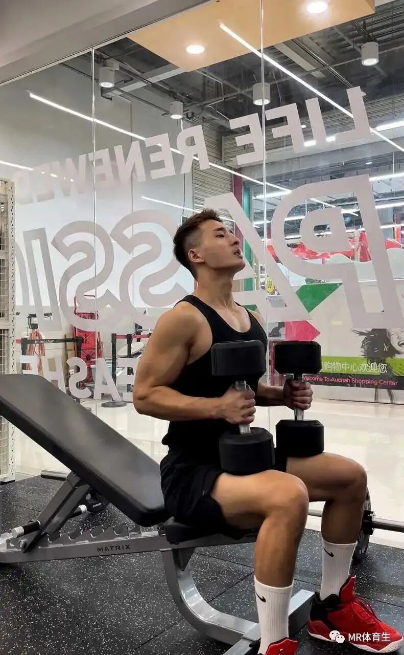 世界职业超模大赛最佳身型的男模是什么样? 世界职业超模大赛最佳身型的男模是什么样?