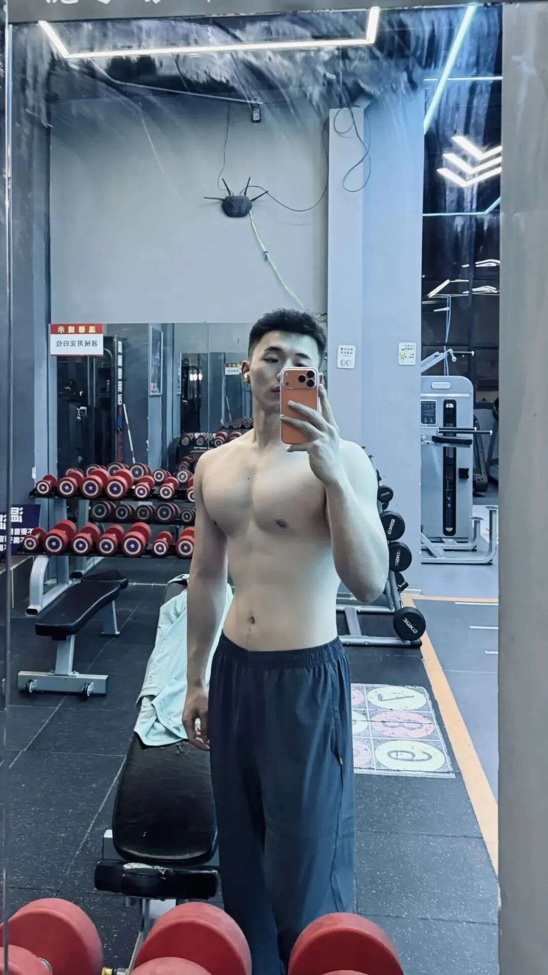 曾被采访的 192CM 哈尔滨篮球裁判小哥，沐浴照流出！