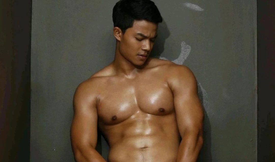 胸肌壮大黑皮筋男 公狗腰特突出 看起来很猛的汉子