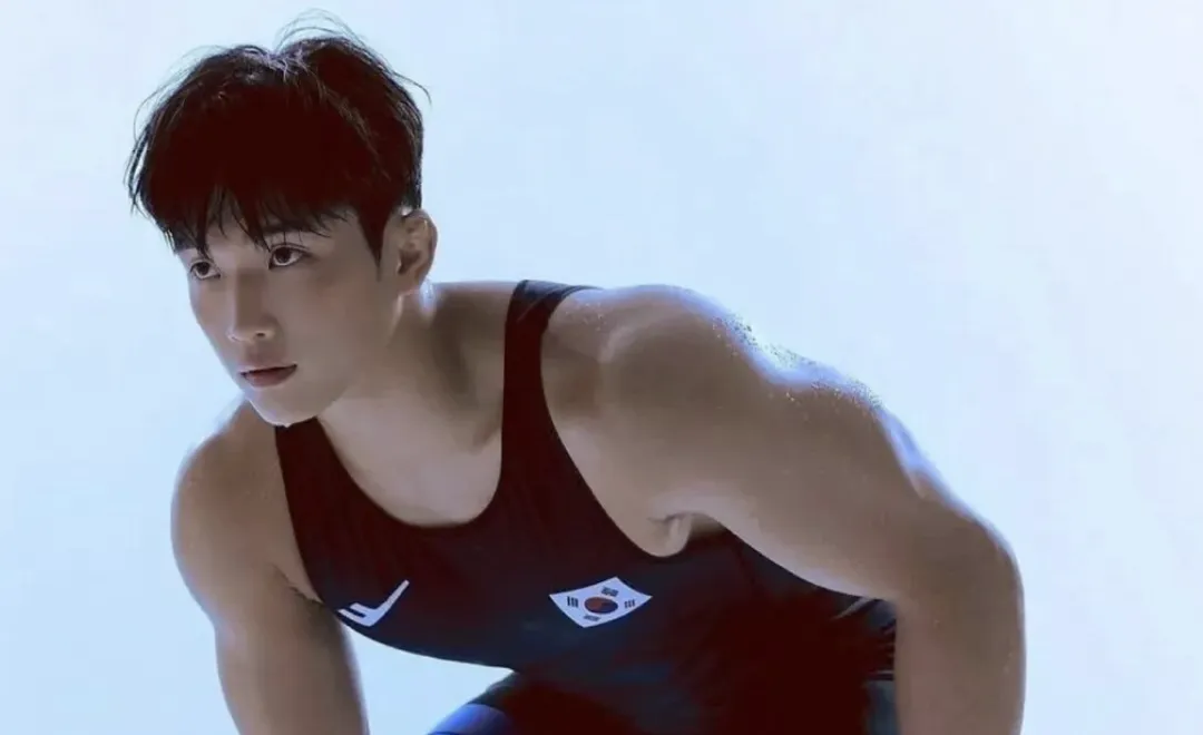 超级翘臀筋肉运动员 比基尼游泳比赛 混身水珠