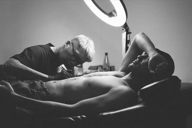 泡温泉偶遇阮经天，赤诚相见，被男网友问疯了！