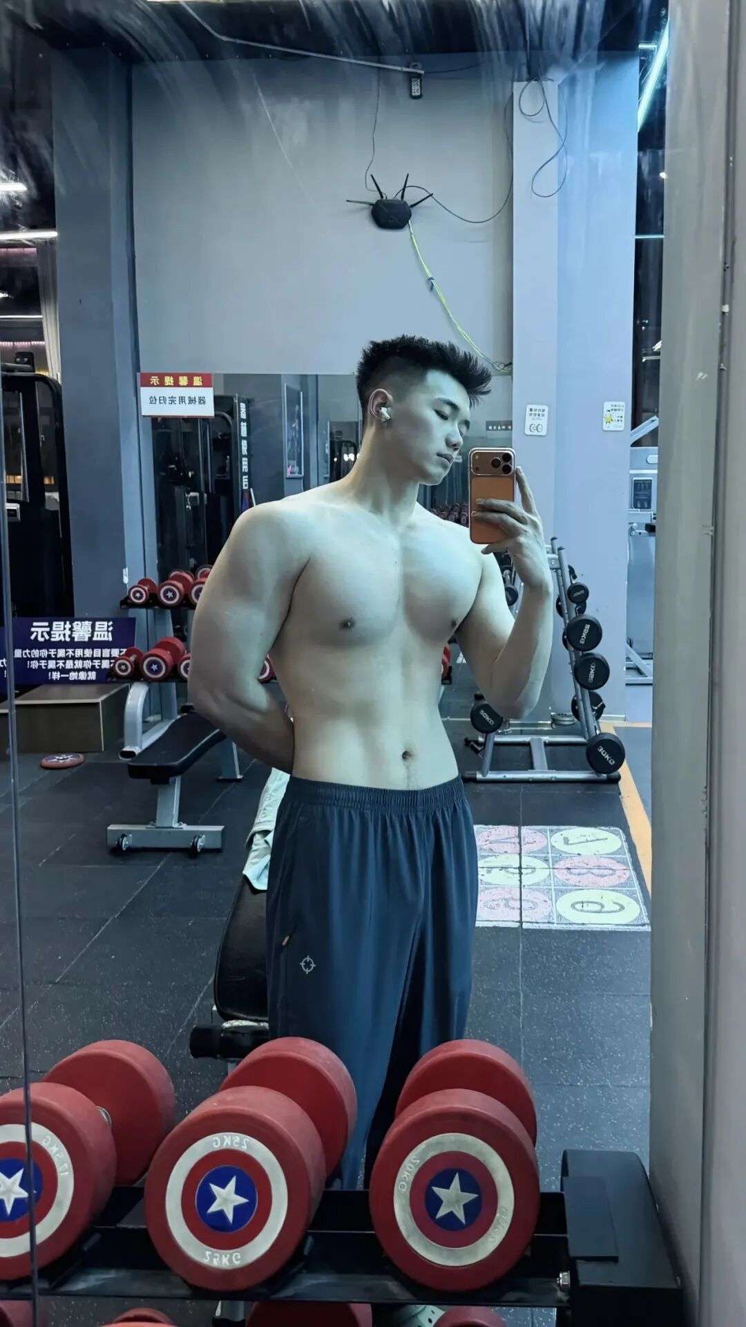 曾被采访的 192CM 哈尔滨篮球裁判小哥，沐浴照流出！