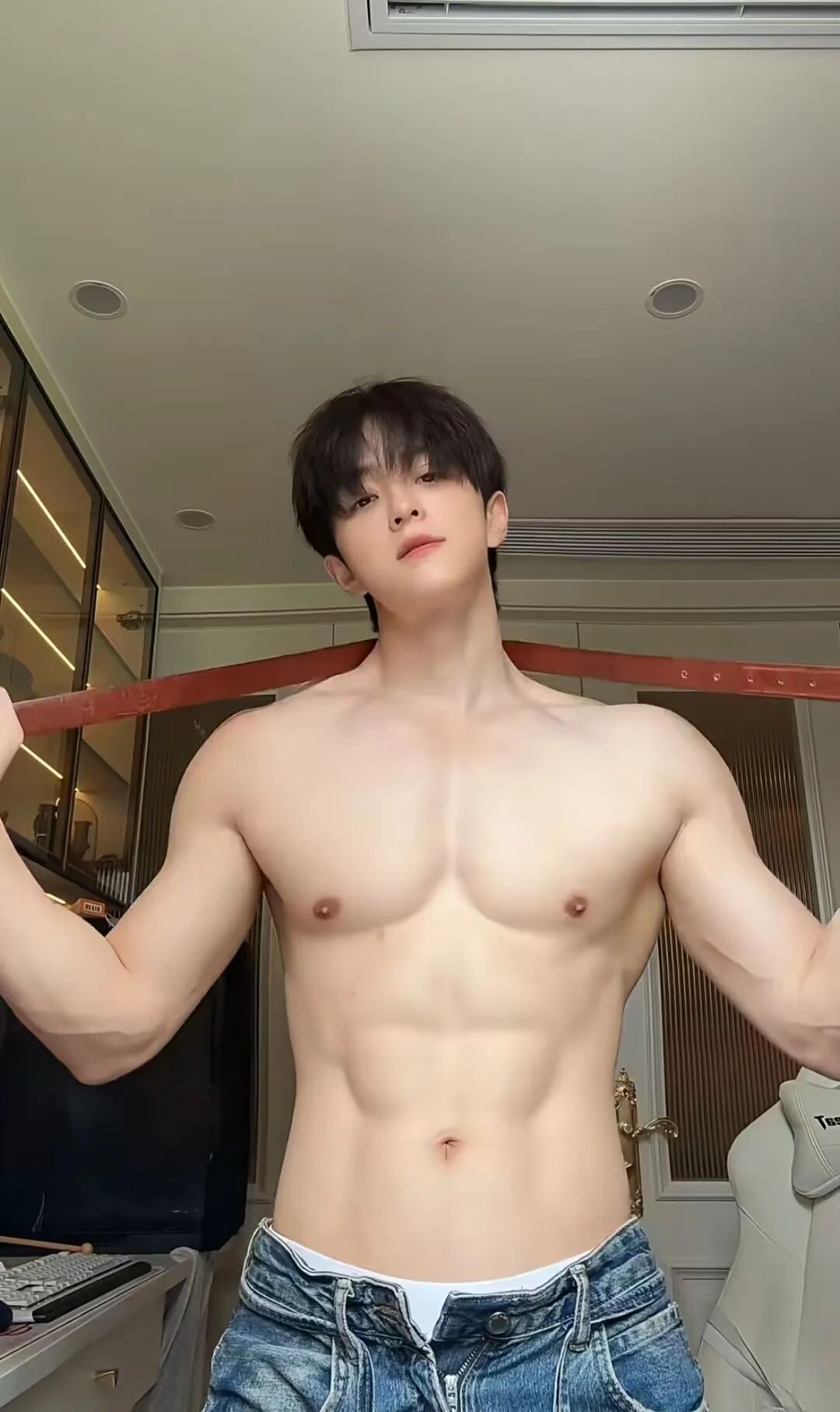 推特爆火的 189 极品狼狗腰肌肉男大，打桩超持久，男粉们吃的也太好了....