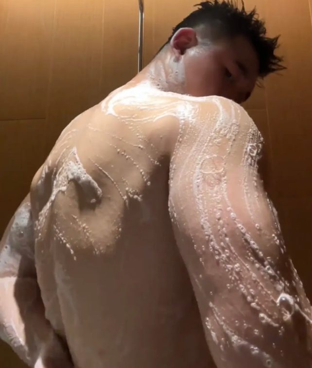 曾被采访的 192CM 哈尔滨篮球裁判小哥，沐浴照流出！