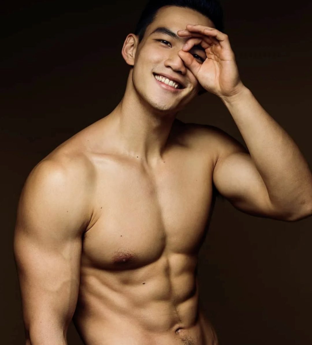 杜蕾斯的新男模黄欣元火啦？视频一览无余网友们都尖叫了！