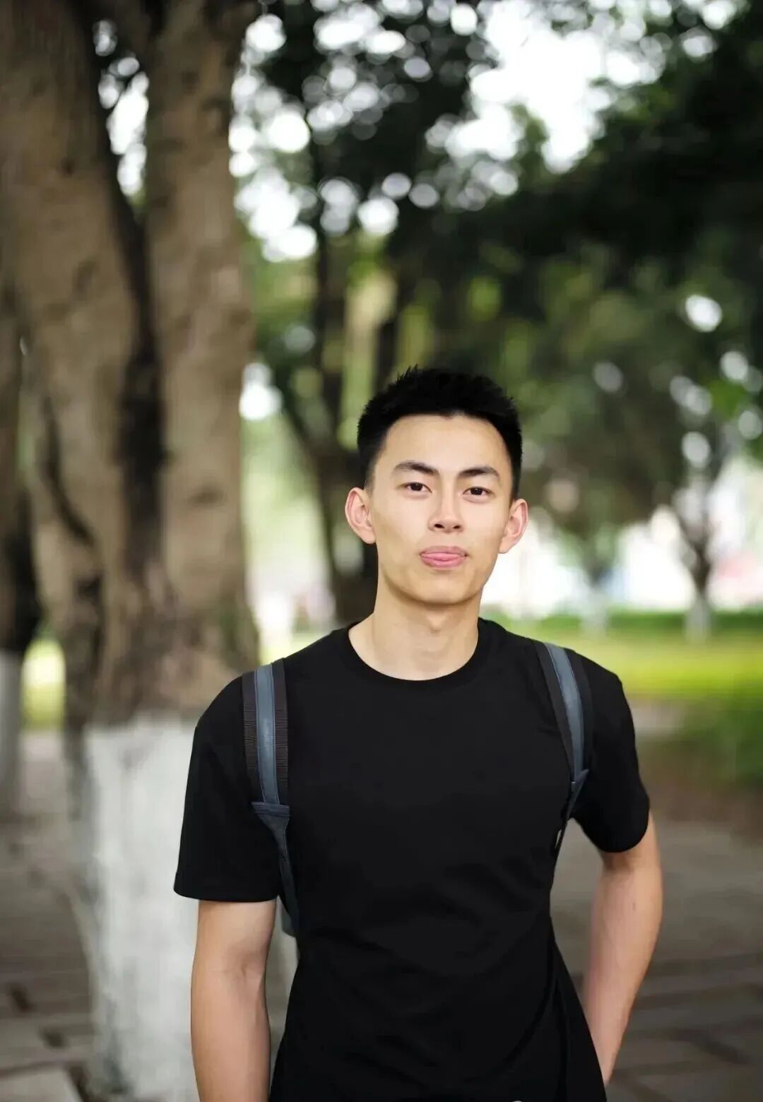 “刘姥姥”厦门又认识新的宝藏帅哥：185CM 大长腿，满脸单纯！