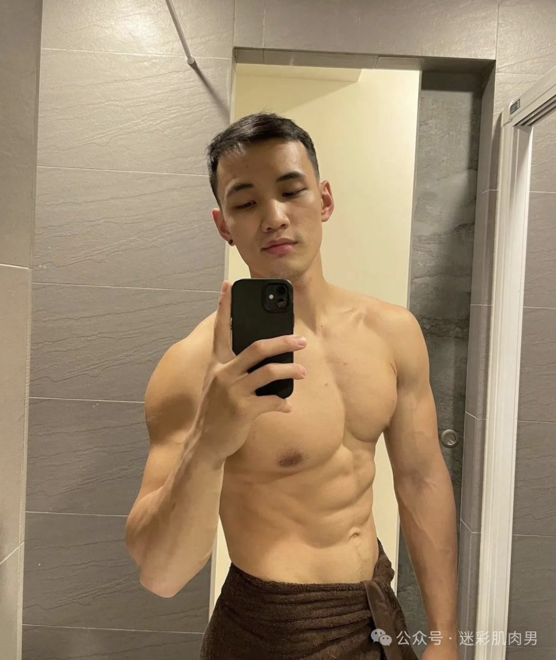 杜蕾斯的新男模黄欣元火啦？视频一览无余网友们都尖叫了！