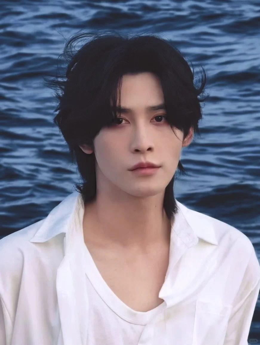 96 年，身高 181, 昔日“川影校草”，如今却横扫腾讯星光大赏, 短剧界“劳模”的他, 杀疯了?!