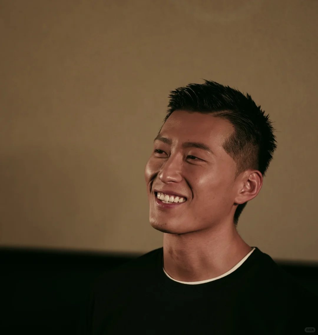 全网都在围观的窦骁洗澡视频流出…赌王女婿，行走的荷尔蒙，为新剧剃胸毛！