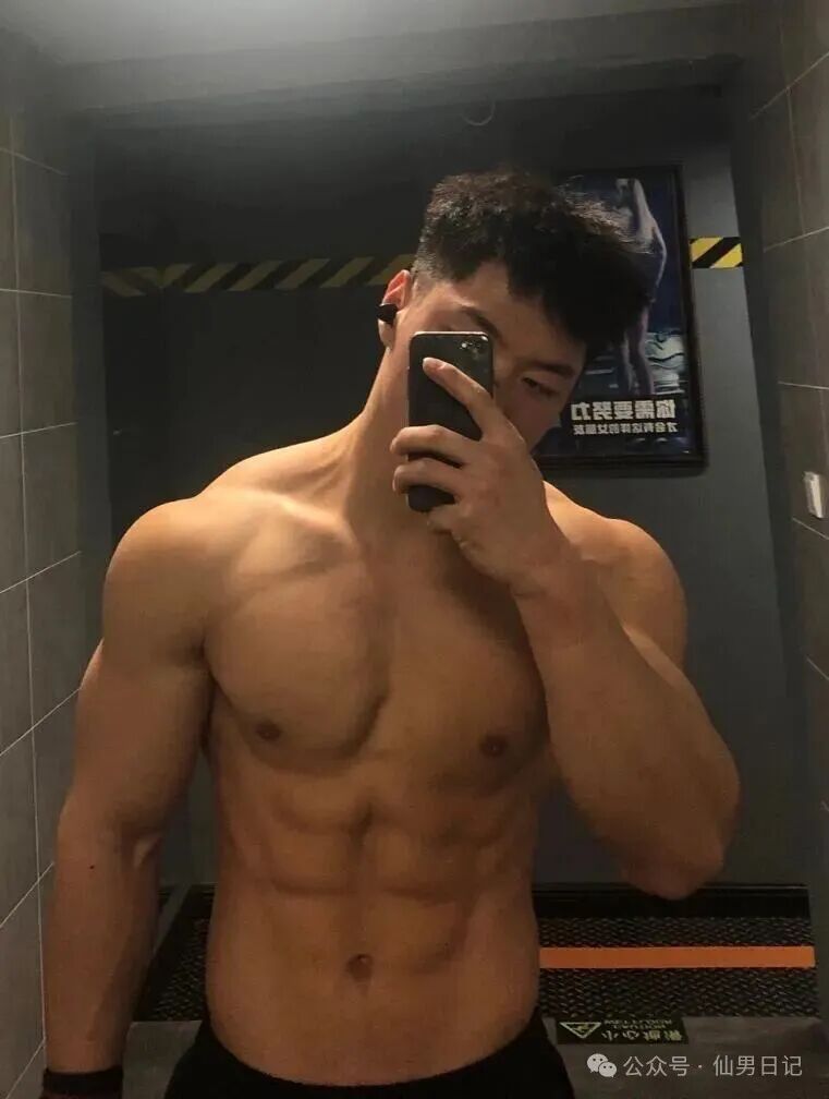 00 后体育生被采访了，视频你们觉得好看吗？