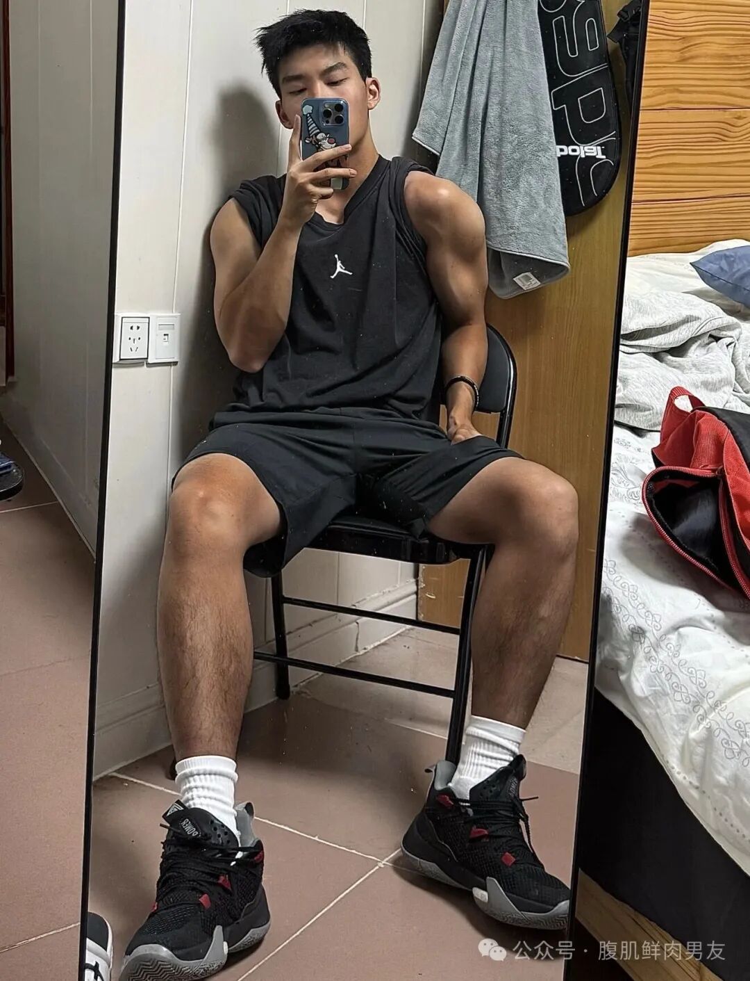 火到 X 上去的大喉结薄肌男大 1S！