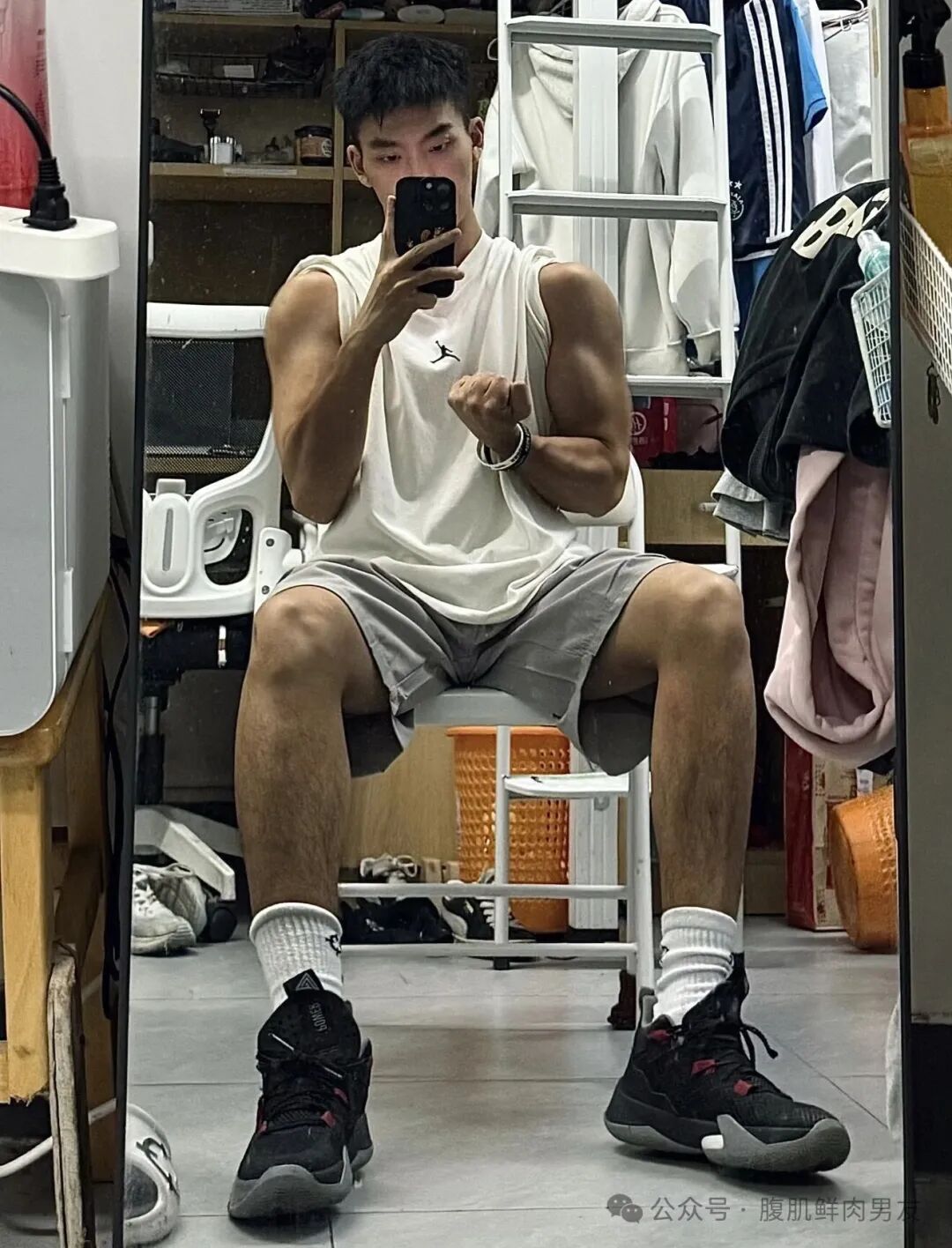 火到 X 上去的大喉结薄肌男大 1S！