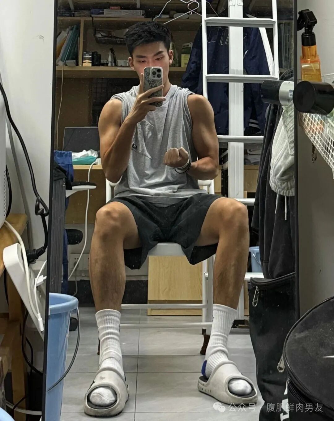 火到 X 上去的大喉结薄肌男大 1S！