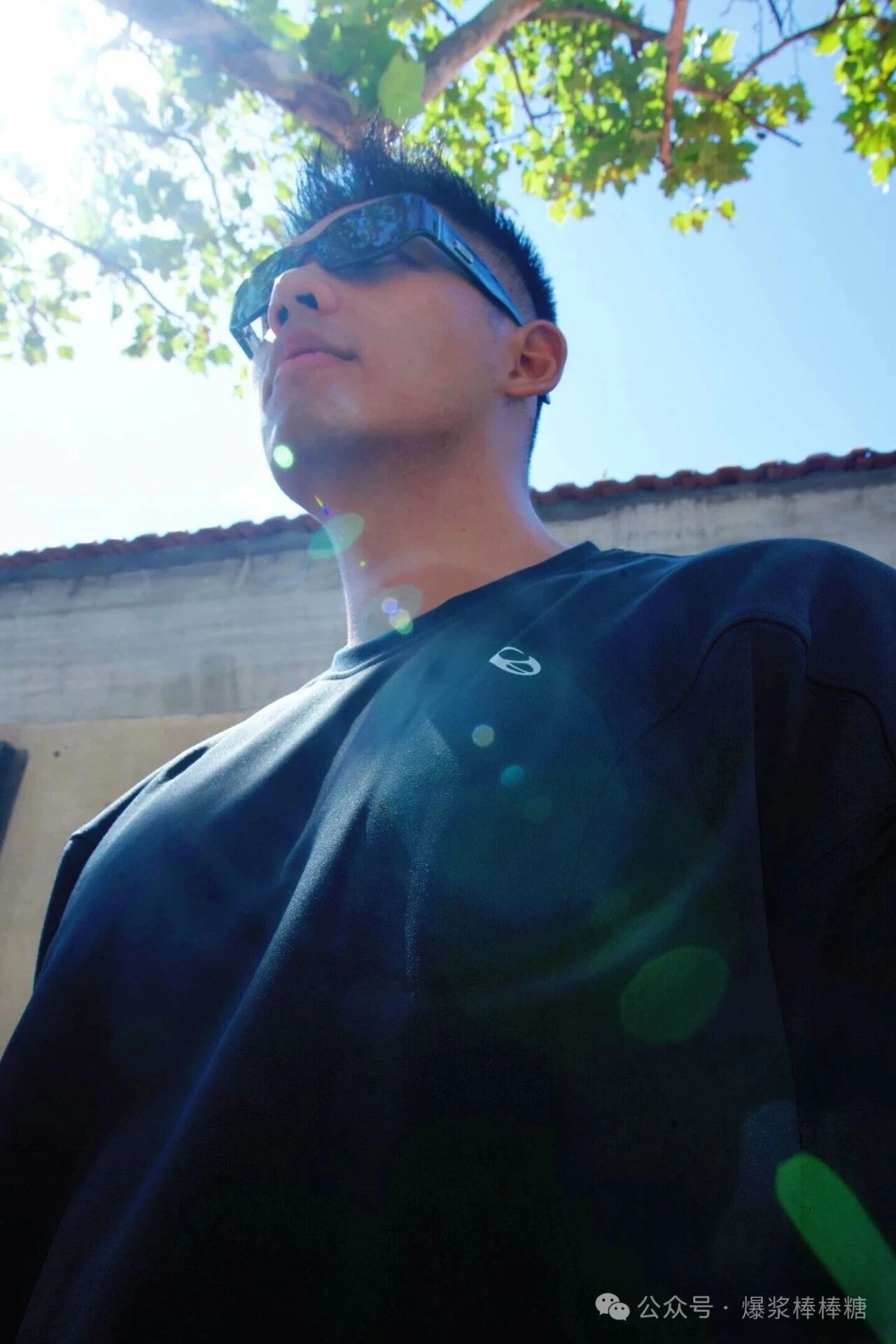 黑皮山东壮汉穿紧身骑行服，粗臂大胸，实力惊人！