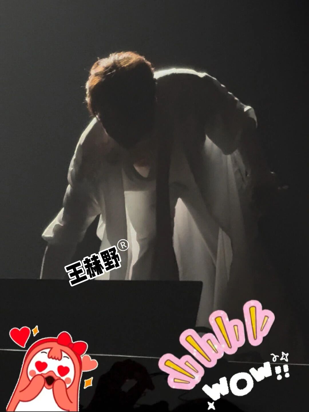 王赫野演唱会裤子出圈了，多条裤子无故“鼓包起球”，网友：裤子经历了什么？