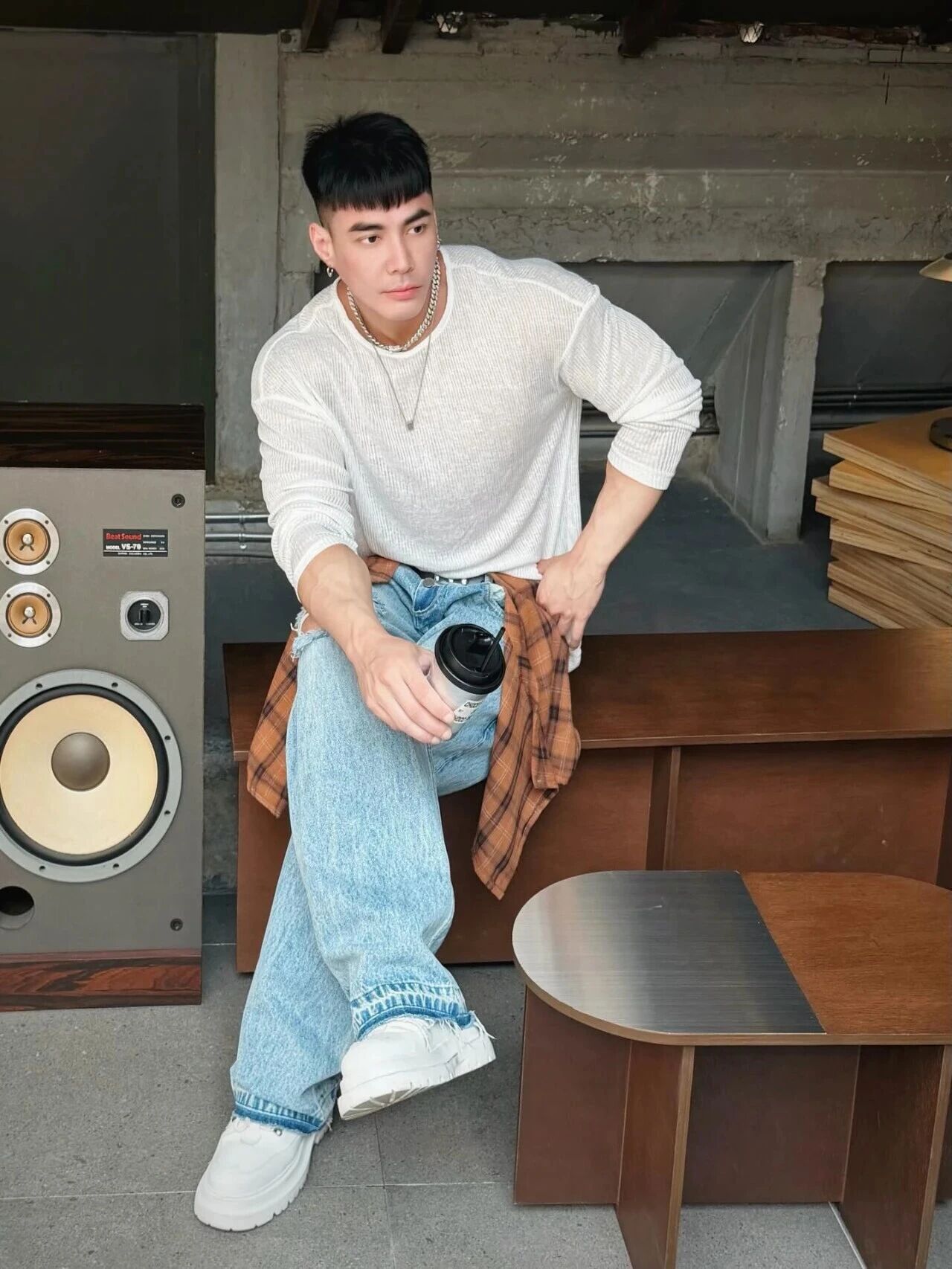  他下海了？曼谷肌肉天菜早年剧照惊现他的“黑紫大弯刀”，现湿身泳池白袜杀疯啦~