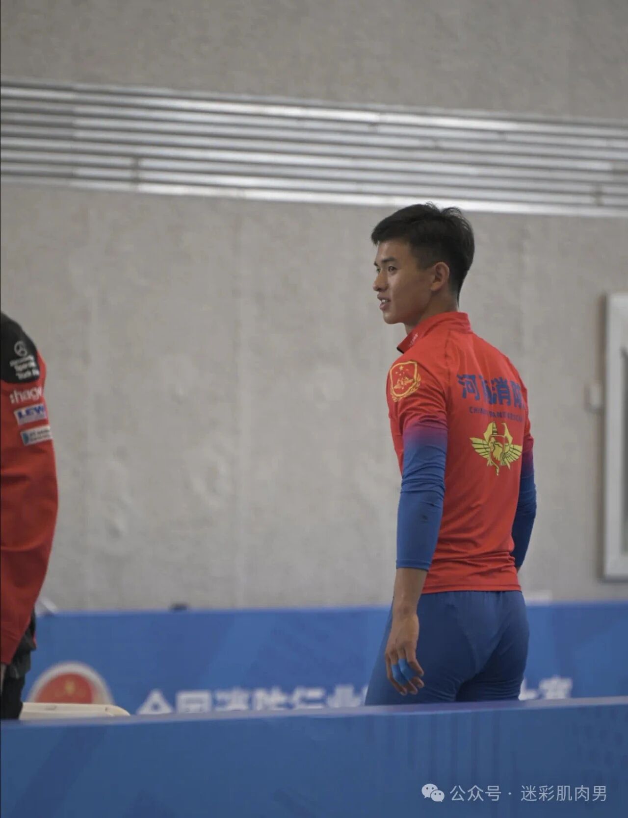 河南消防员小哥紧身裤实力强大，网友：真正的王炸！