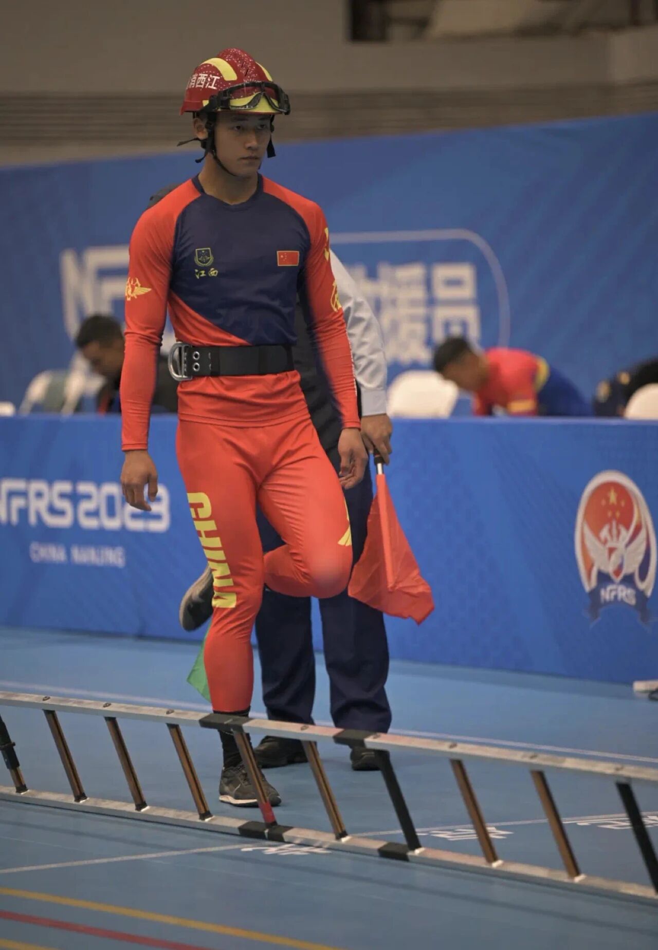 河南消防员小哥紧身裤实力强大，网友：真正的王炸！