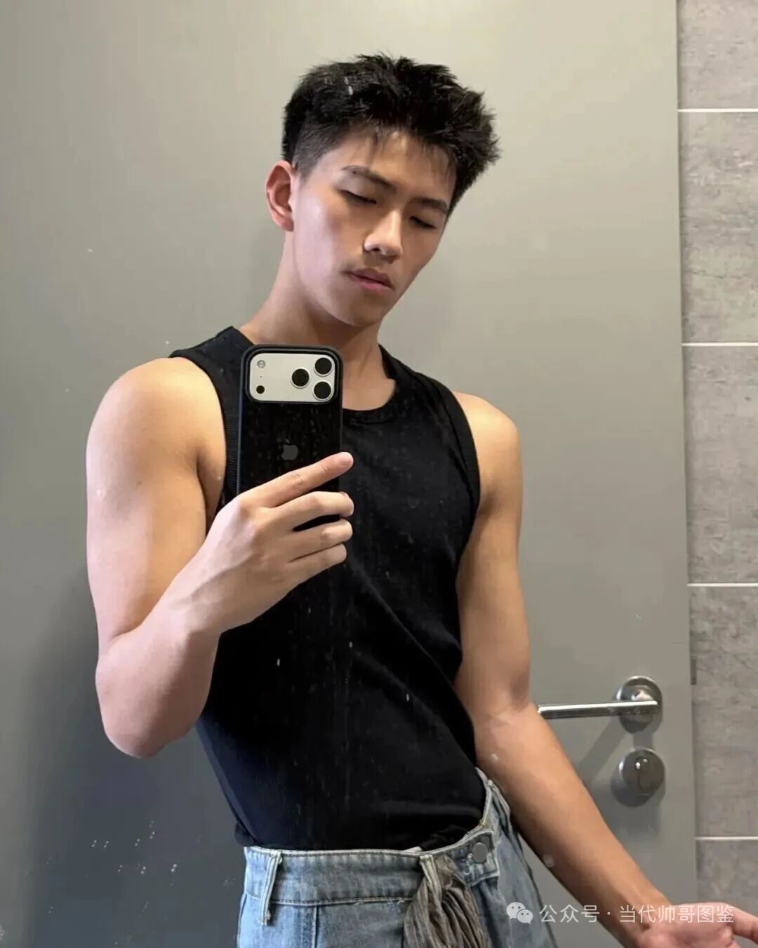 网传被富二代 700W 买断退网的是他？体育生小哥果然阳光帅气！