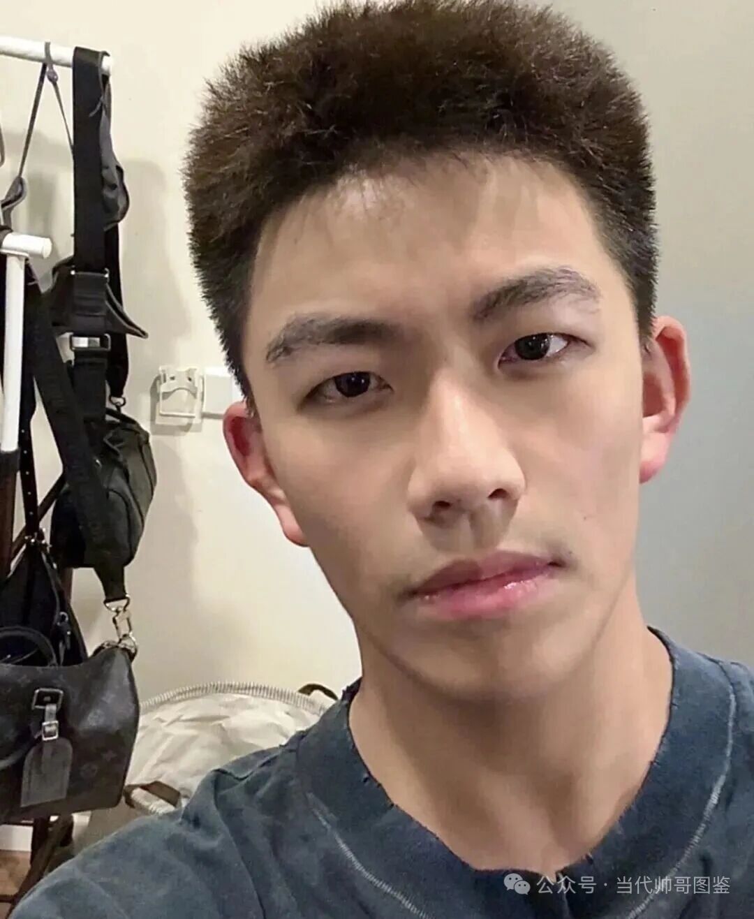 网传被富二代 700W 买断退网的是他？体育生小哥果然阳光帅气！