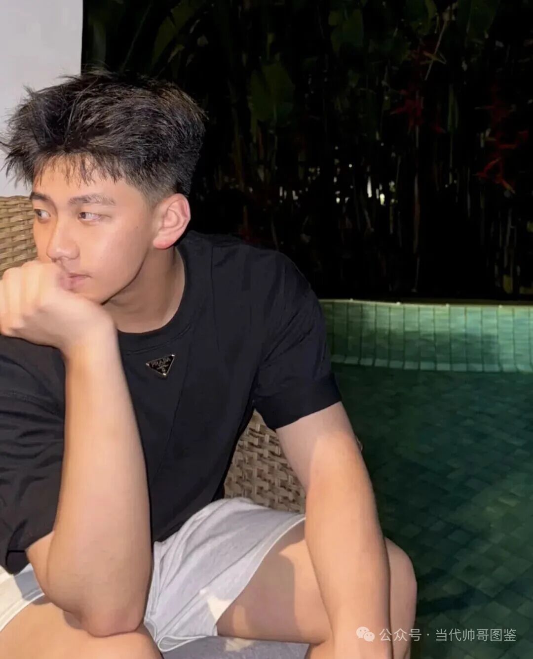 网传被富二代 700W 买断退网的是他？体育生小哥果然阳光帅气！