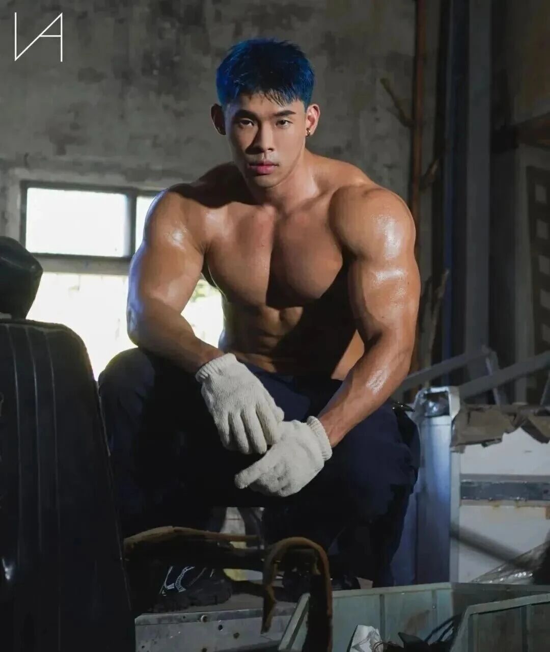 为了赚钱健身教练沦为酒吧 GOGOBOY！