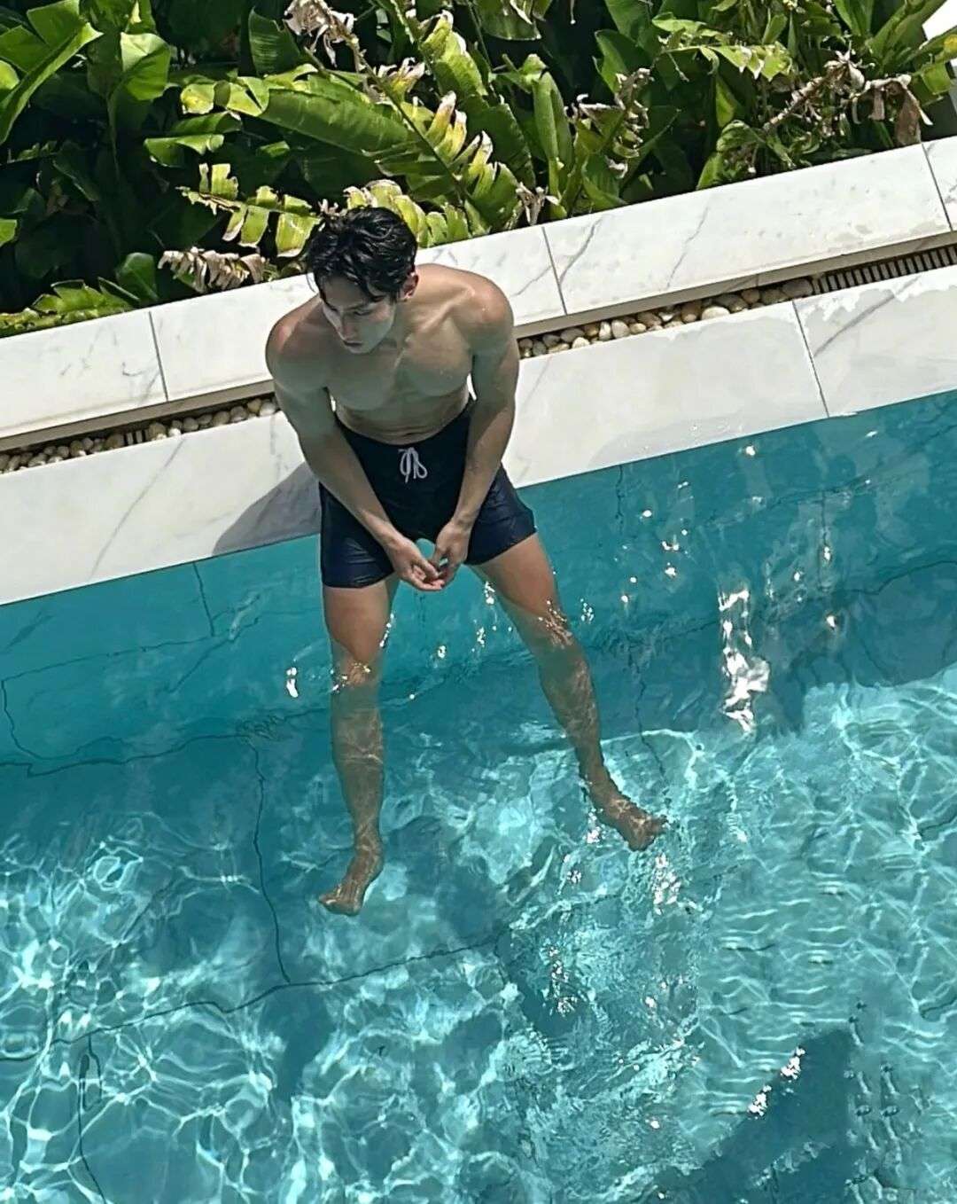 187cm 健身硬汉型男，黑皮大长腿发育的太好了...