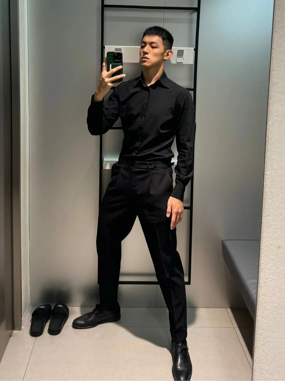 北大毕业典礼正装男主持人找到了，？想找这样的当男友！