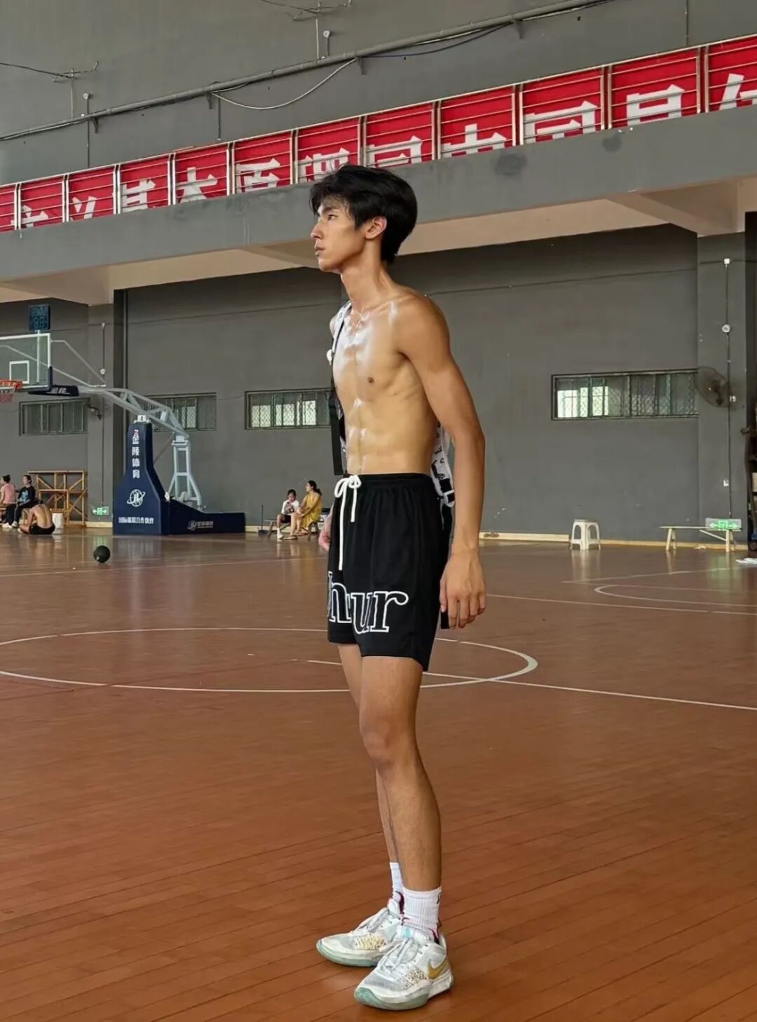 北体白袜篮球队长体育生，八块腹肌！学弟们的必吃榜 top1...