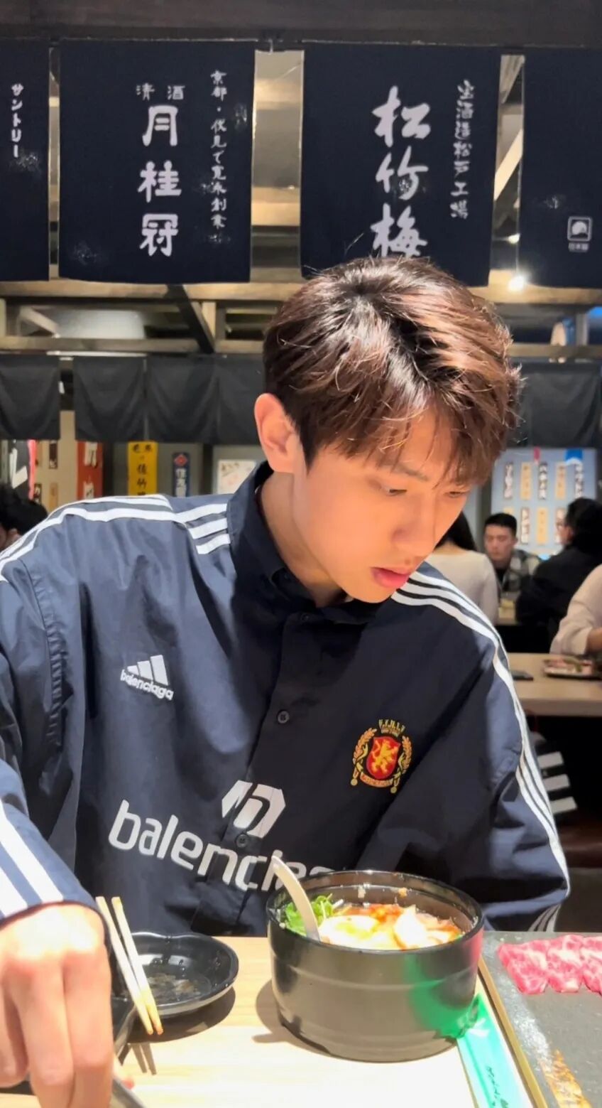 187cm 健身硬汉型男，黑皮大长腿发育的太好了...