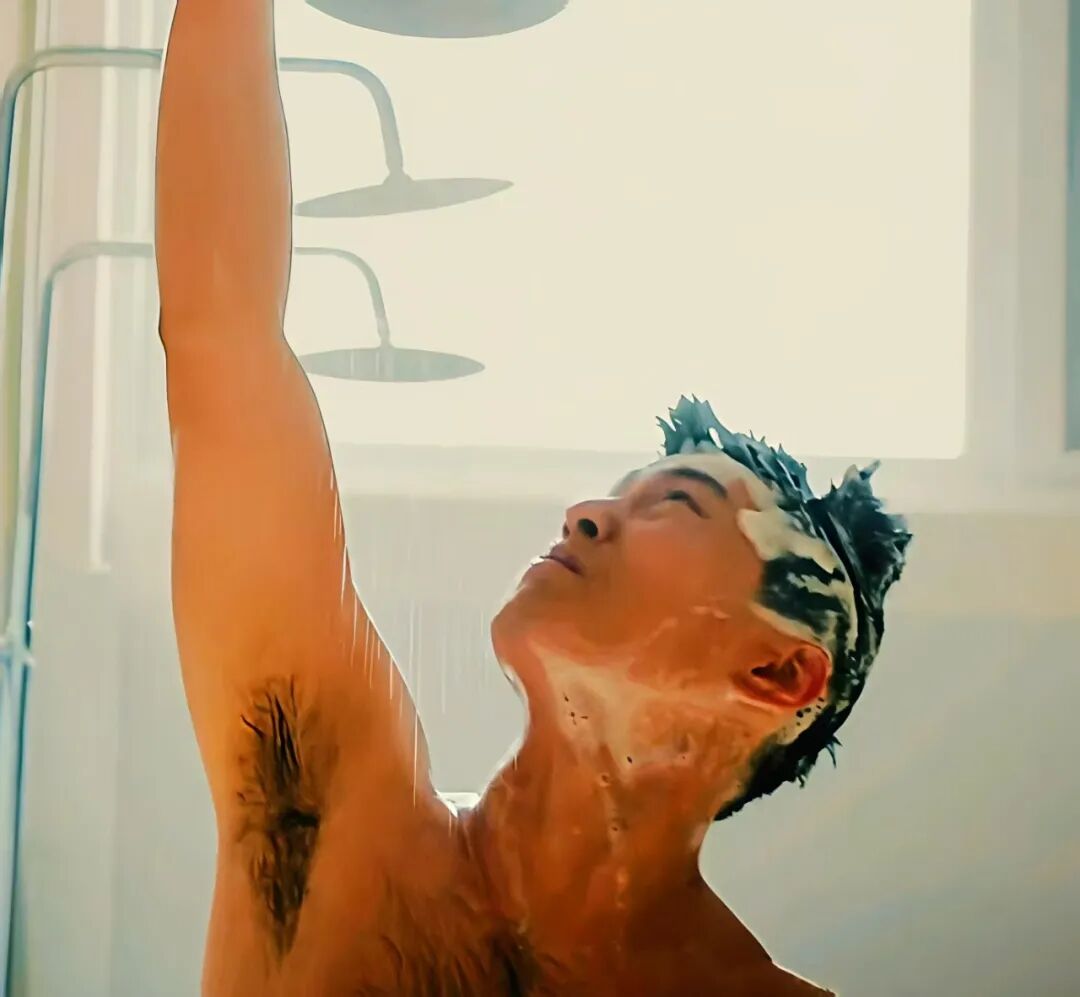 骁洗澡视频流出爆料很强!行走的荷尔蒙把胸毛都剃掉了? 骁洗澡视频流出爆料很强!行走的荷尔蒙把胸毛都剃掉了?