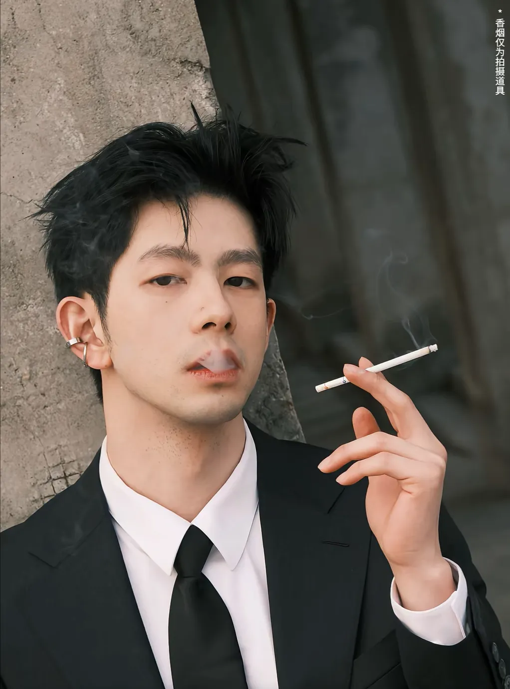 正装照让直男破防！武大退役小哥帅得人心花怒放！