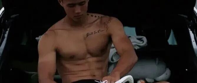  初代圈内网红式部先生工作照流出，画面太辣眼了！