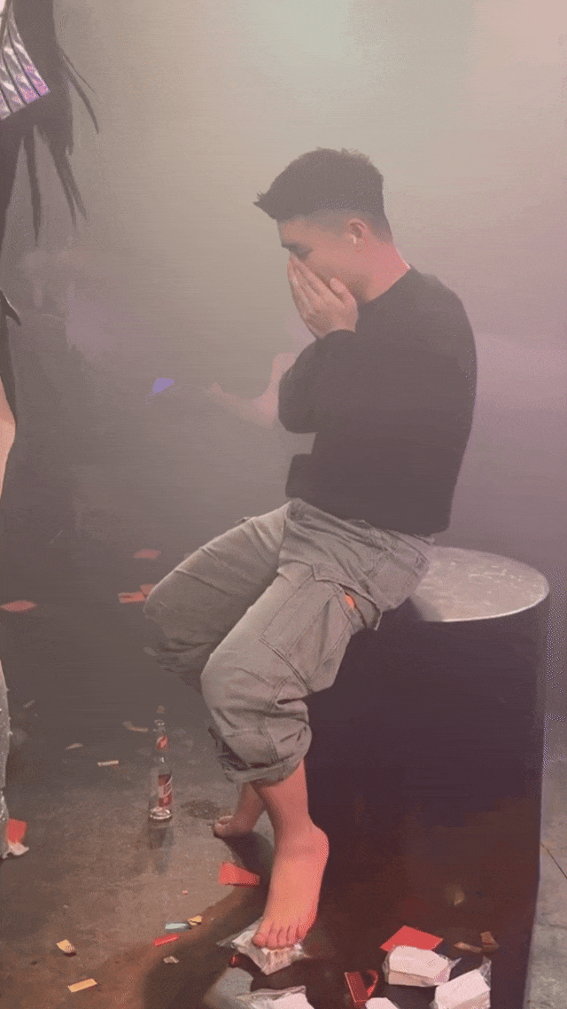 初代圈内网红式部先生工作照流出，画面太辣眼了！