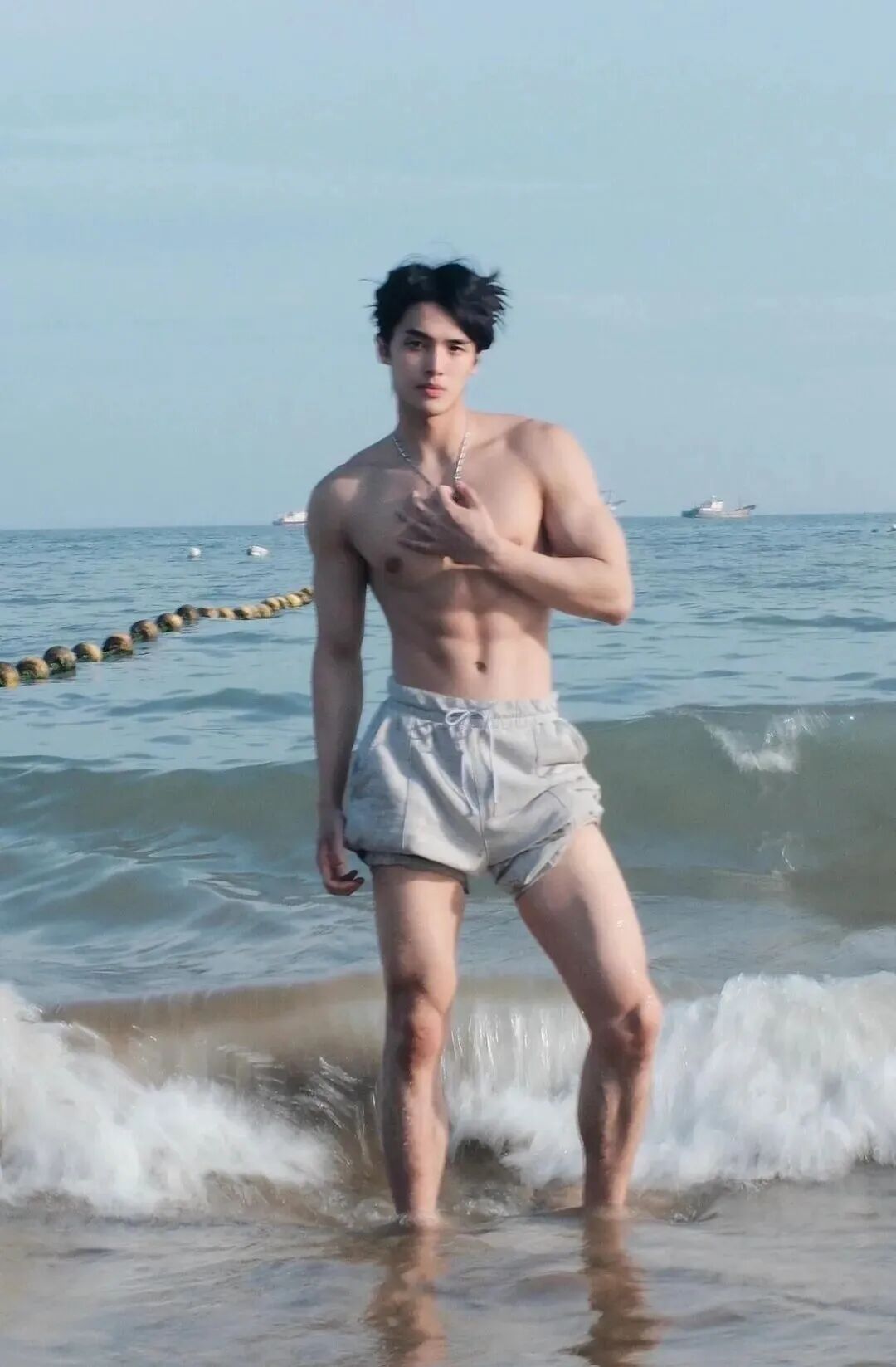 退役运动员，高颜值搭配恰到好处的腱子肉