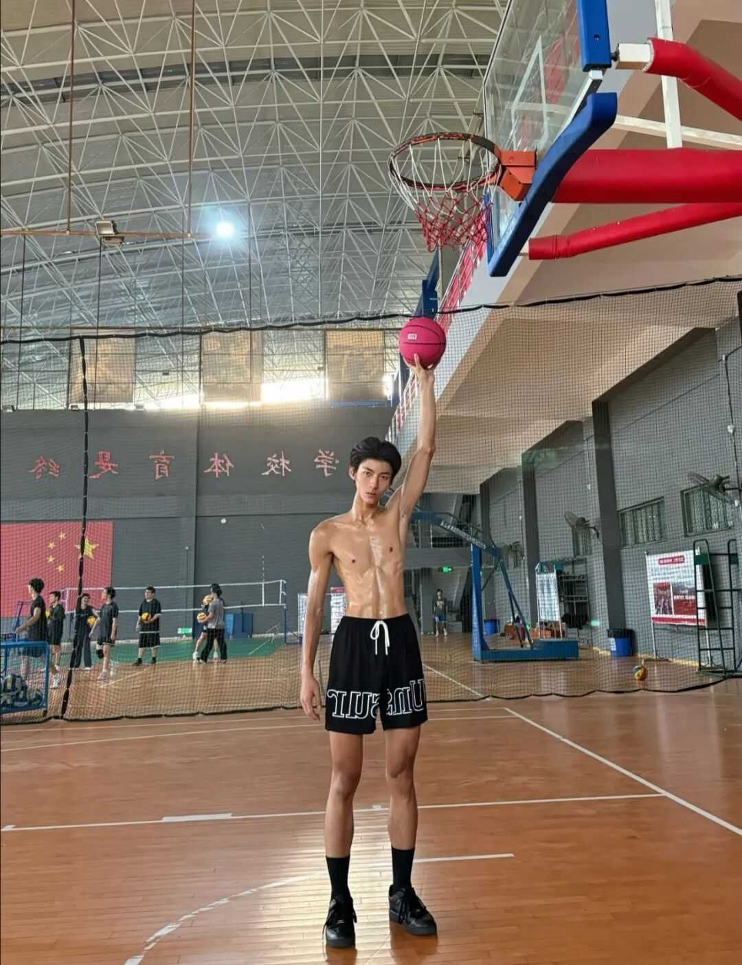 北体白袜篮球队长体育生，八块腹肌！学弟们的必吃榜 top1...