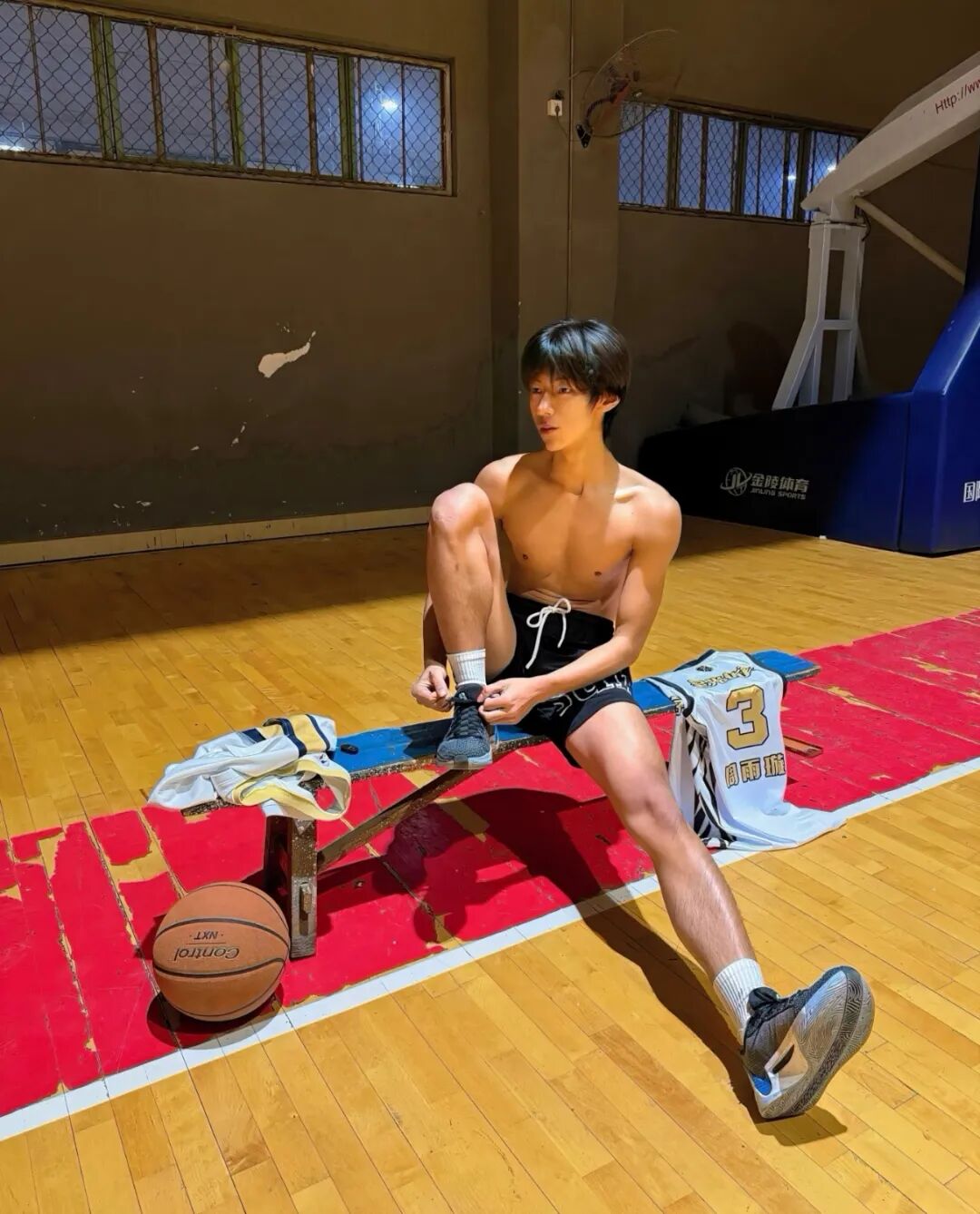 北体白袜篮球队长体育生，八块腹肌！学弟们的必吃榜 top1...