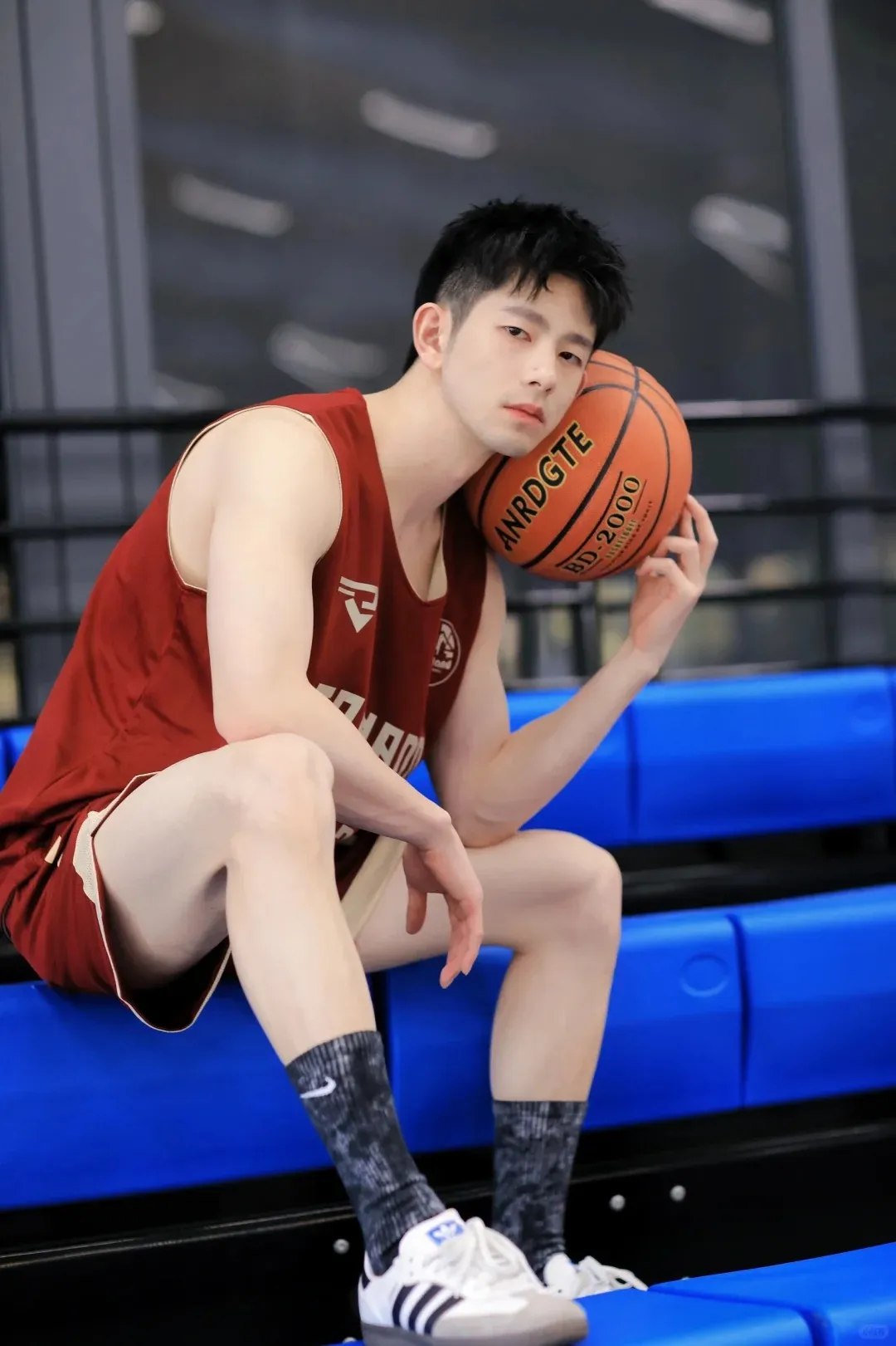 正装照让直男破防！武大退役小哥帅得人心花怒放！