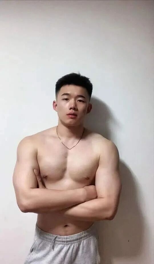 192cm 肉壮篮球裁判小哥，宽肩窄腰大粗腿