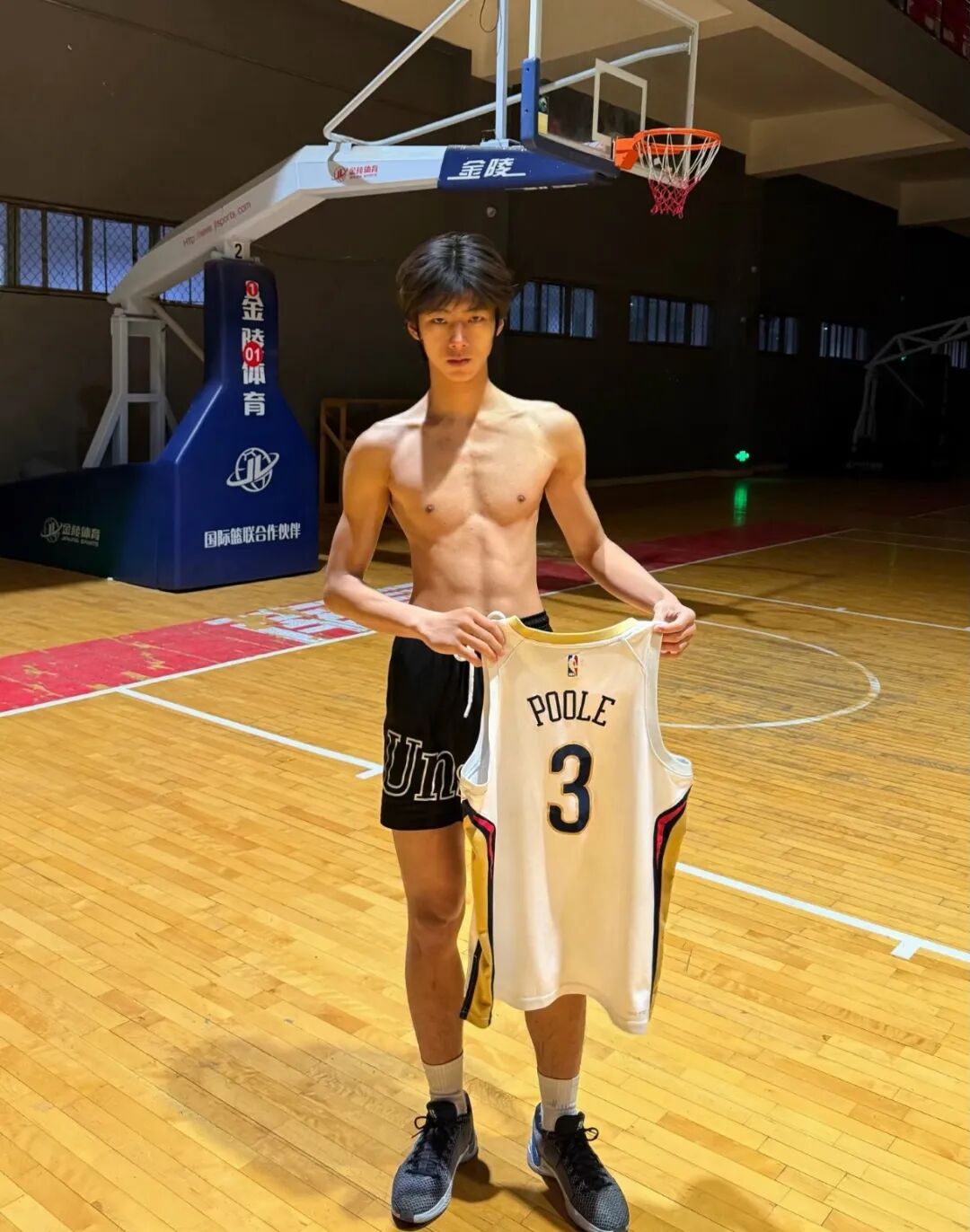 北体白袜篮球队长体育生，八块腹肌！学弟们的必吃榜 top1...