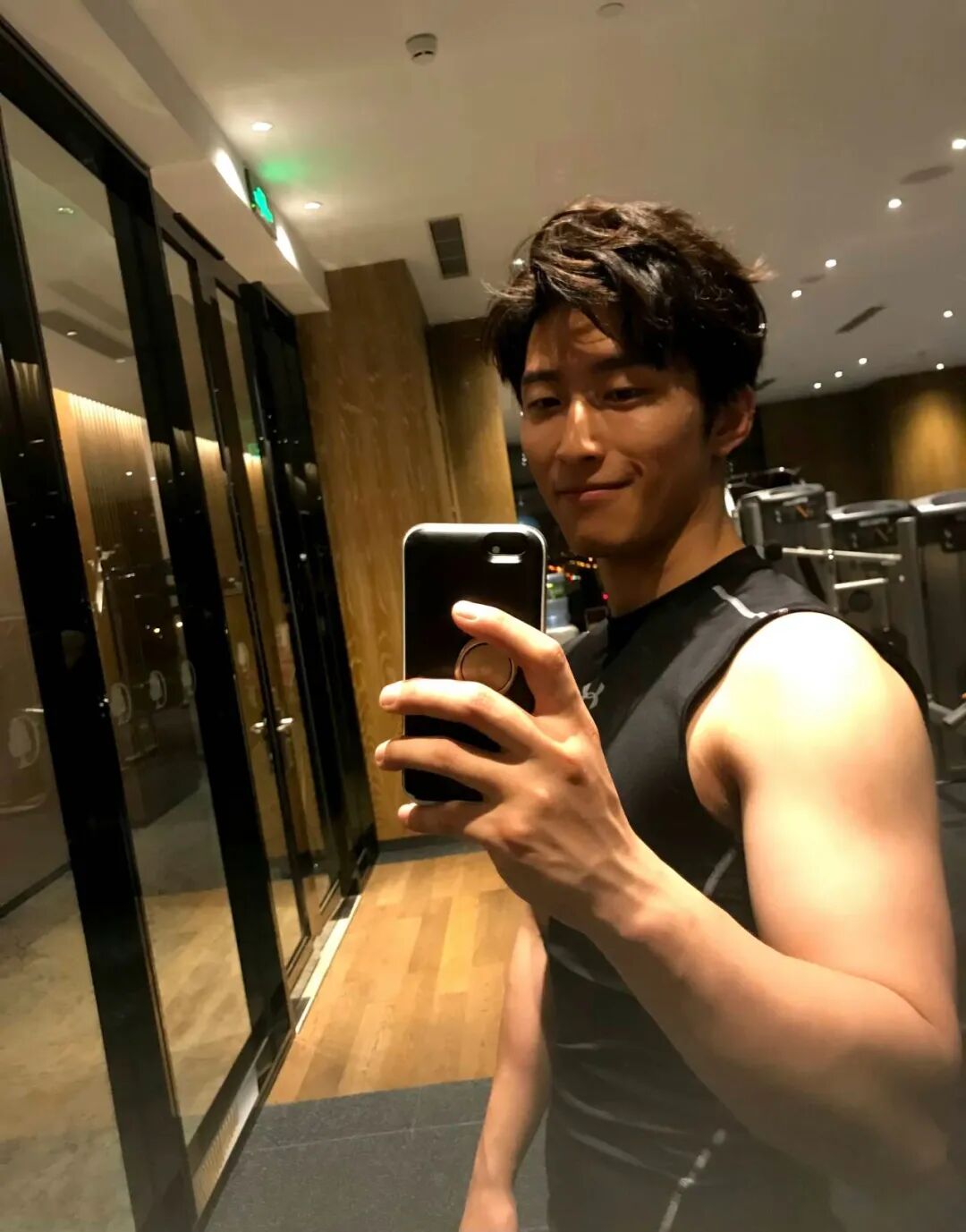 骁洗澡视频流出爆料很强!行走的荷尔蒙把胸毛都剃掉了? 骁洗澡视频流出爆料很强!行走的荷尔蒙把胸毛都剃掉了?