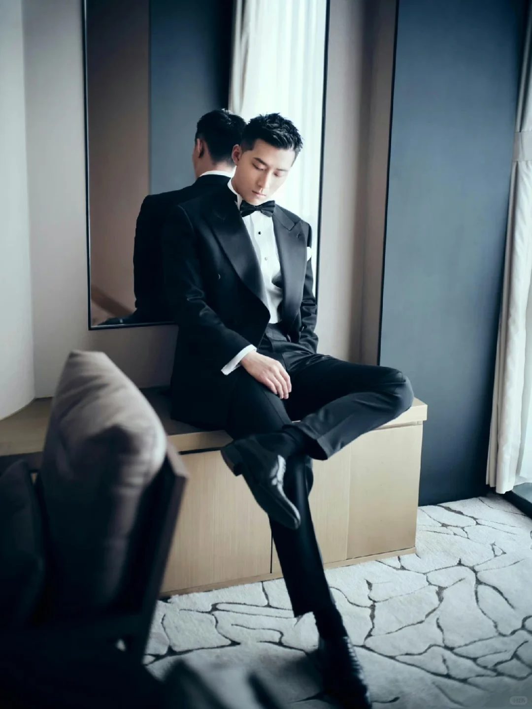 全网都在围观的窦骁洗澡视频流出…赌王女婿，行走的荷尔蒙，为新剧剃胸毛！